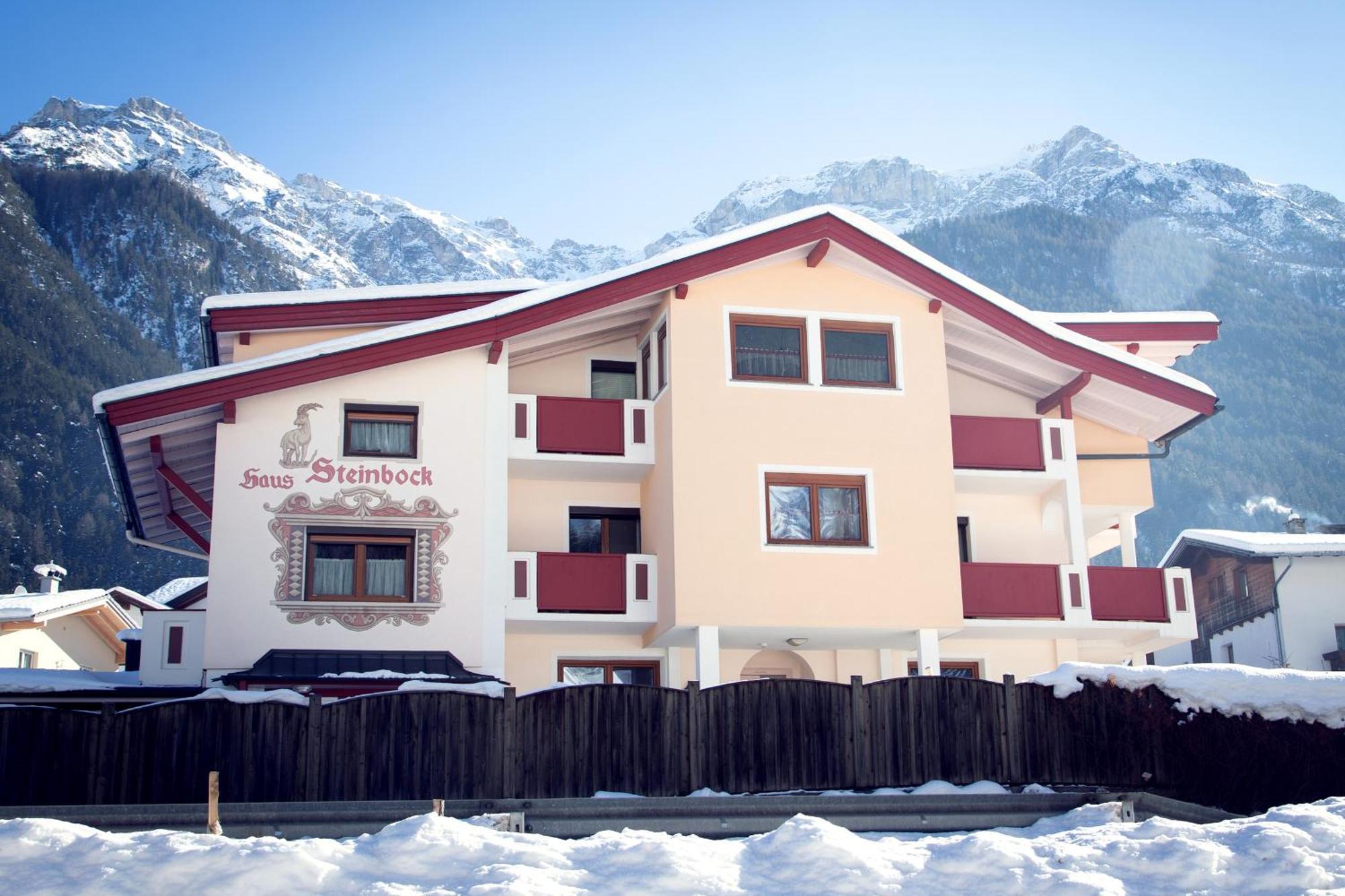 Haus Steinbock Bed & Breakfast นอยชติฟ อิม ชตูไปทัล ภายนอก รูปภาพ