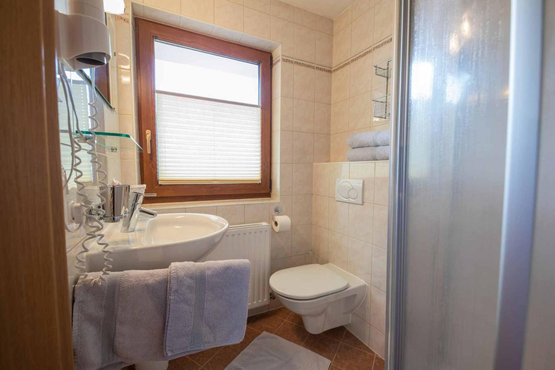 Haus Steinbock Bed & Breakfast นอยชติฟ อิม ชตูไปทัล ภายนอก รูปภาพ