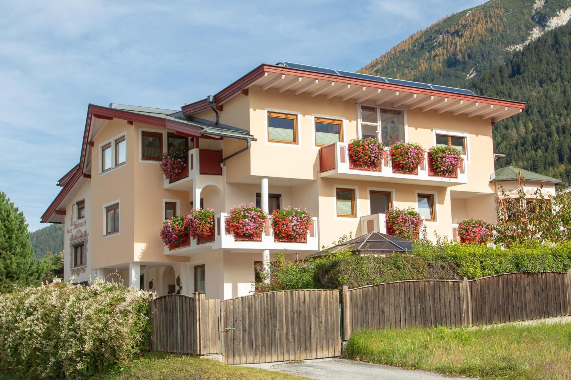 Haus Steinbock Bed & Breakfast นอยชติฟ อิม ชตูไปทัล ภายนอก รูปภาพ