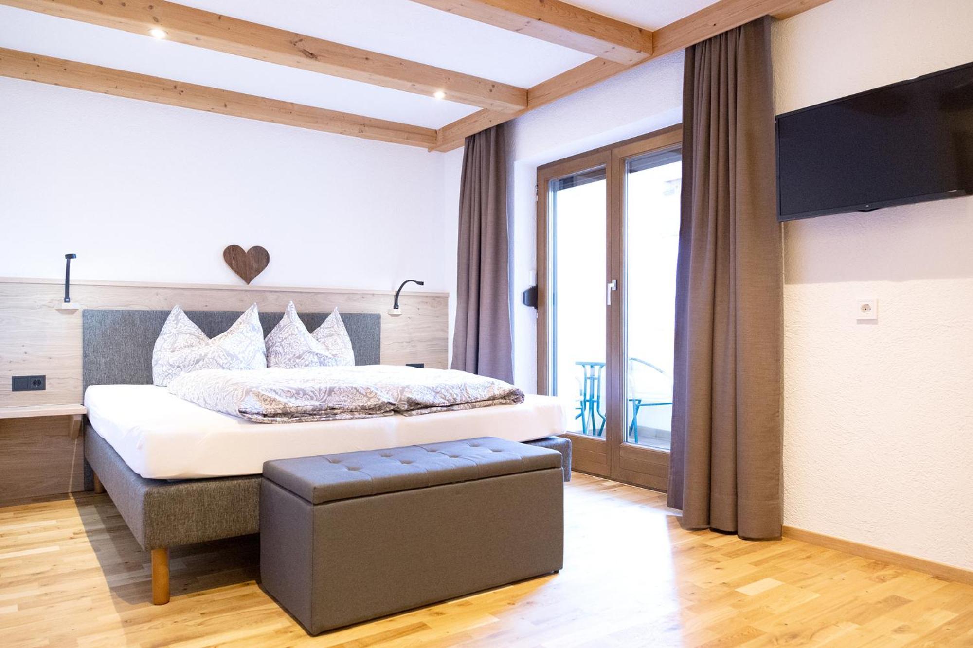 Haus Steinbock Bed & Breakfast นอยชติฟ อิม ชตูไปทัล ภายนอก รูปภาพ