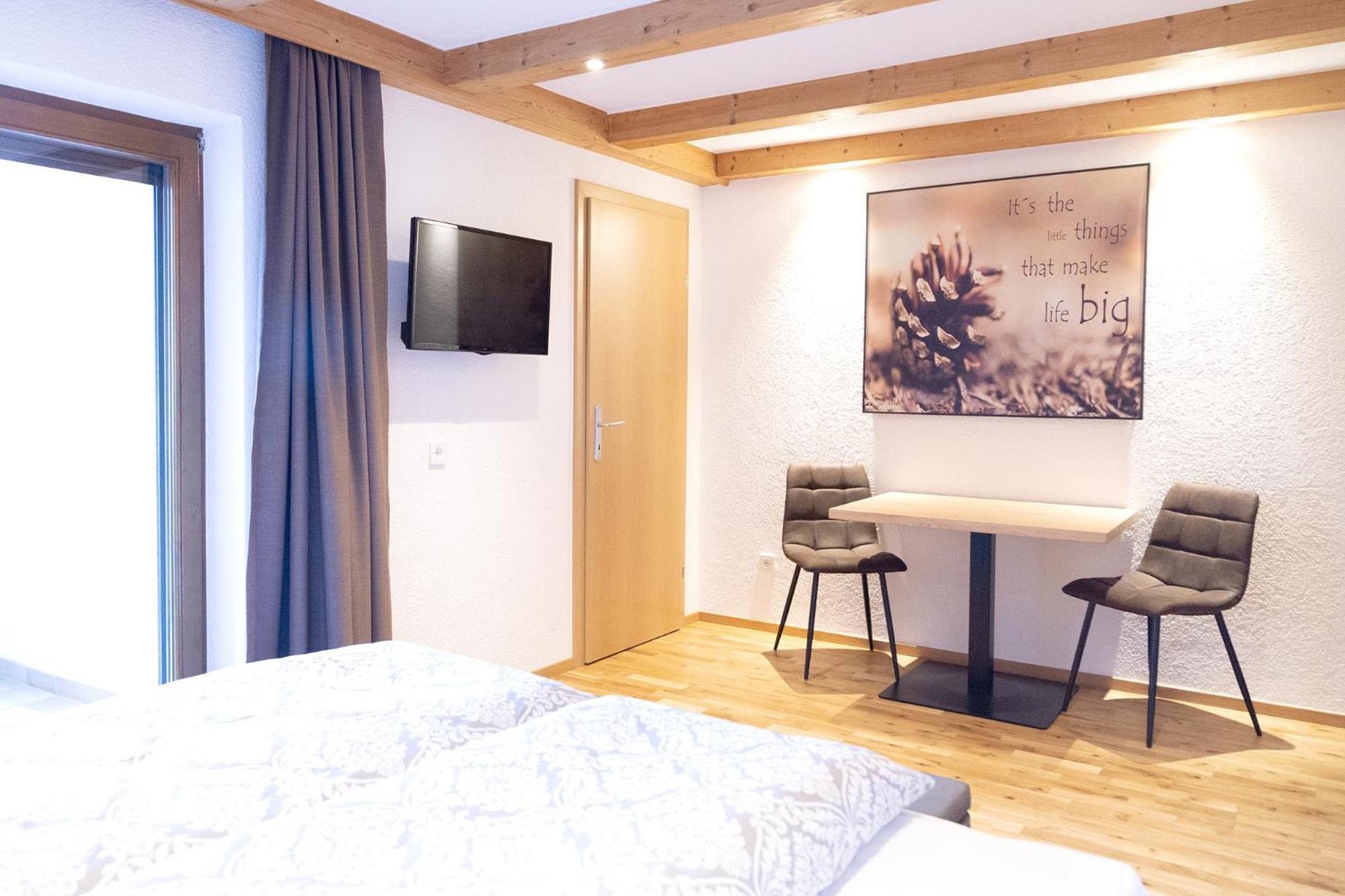 Haus Steinbock Bed & Breakfast นอยชติฟ อิม ชตูไปทัล ภายนอก รูปภาพ
