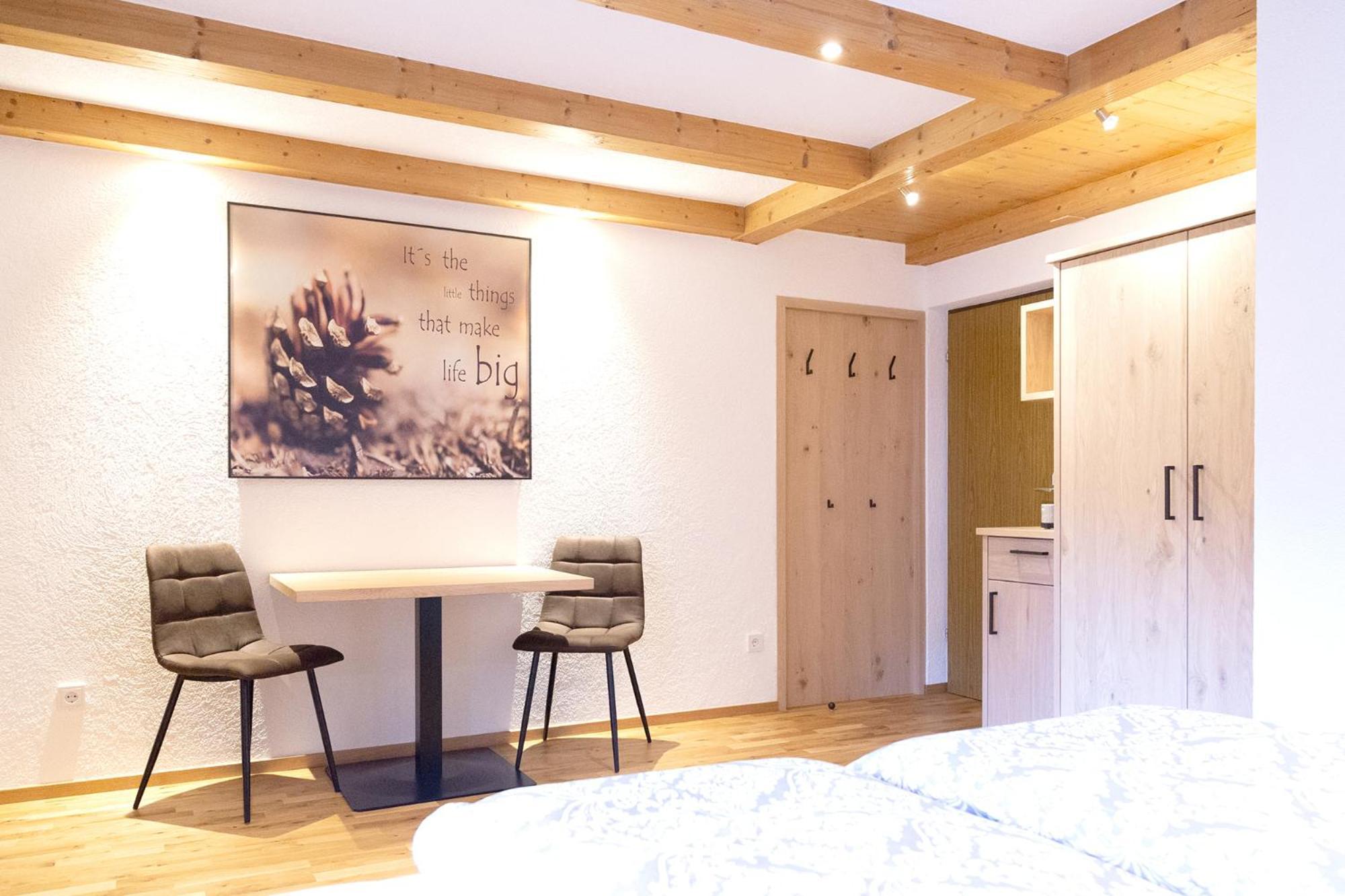 Haus Steinbock Bed & Breakfast นอยชติฟ อิม ชตูไปทัล ภายนอก รูปภาพ