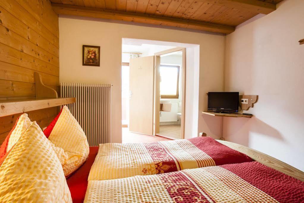 Haus Steinbock Bed & Breakfast นอยชติฟ อิม ชตูไปทัล ภายนอก รูปภาพ