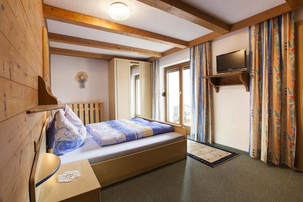 Haus Steinbock Bed & Breakfast นอยชติฟ อิม ชตูไปทัล ภายนอก รูปภาพ