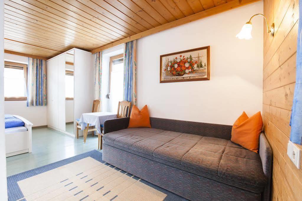 Haus Steinbock Bed & Breakfast นอยชติฟ อิม ชตูไปทัล ภายนอก รูปภาพ