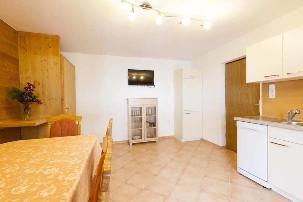 Haus Steinbock Bed & Breakfast นอยชติฟ อิม ชตูไปทัล ภายนอก รูปภาพ