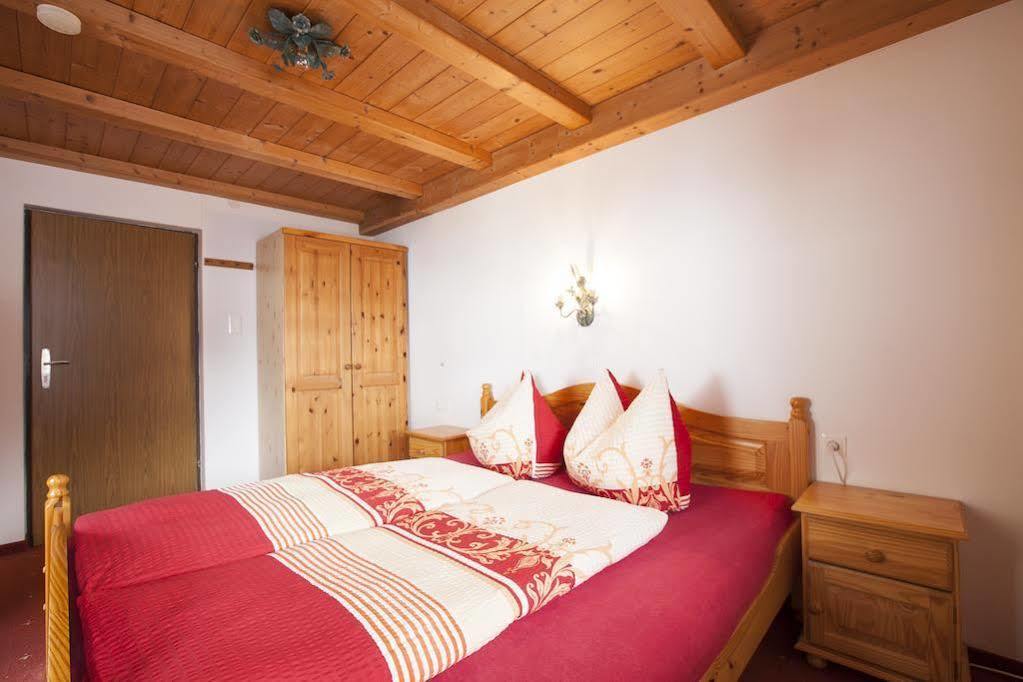 Haus Steinbock Bed & Breakfast นอยชติฟ อิม ชตูไปทัล ภายนอก รูปภาพ